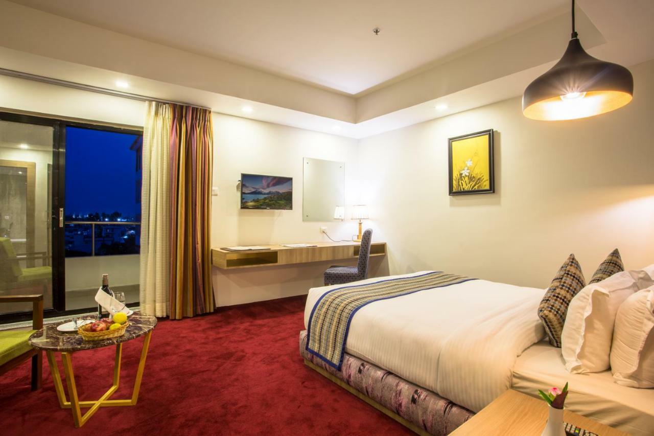Hotel Siddhartha, Nepalgunj Exteriör bild