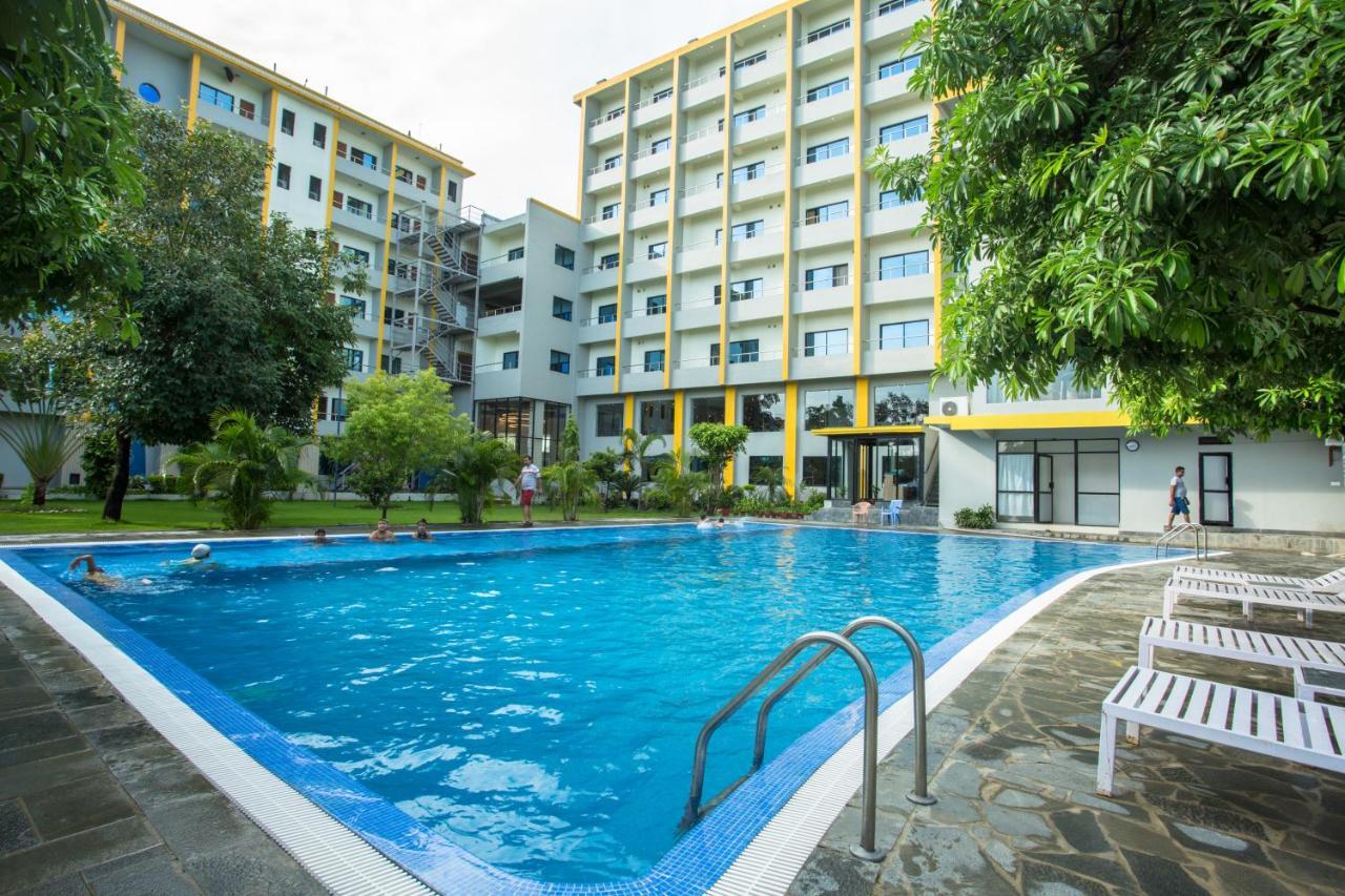 Hotel Siddhartha, Nepalgunj Exteriör bild